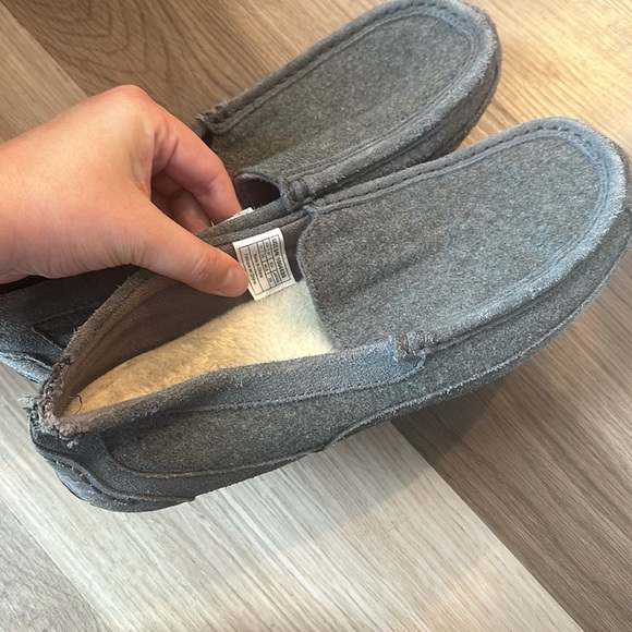 Size 11 men’s uggs damaged! - Picture 2 of 4